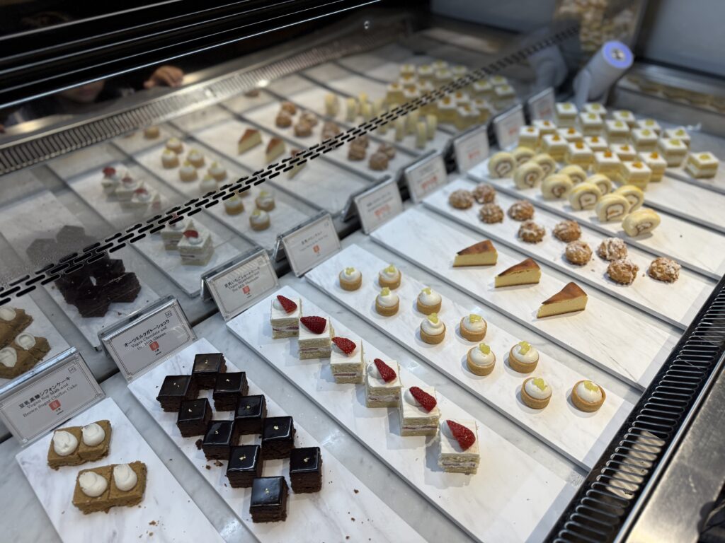 デザート メロンのケーキがスペシャリテ